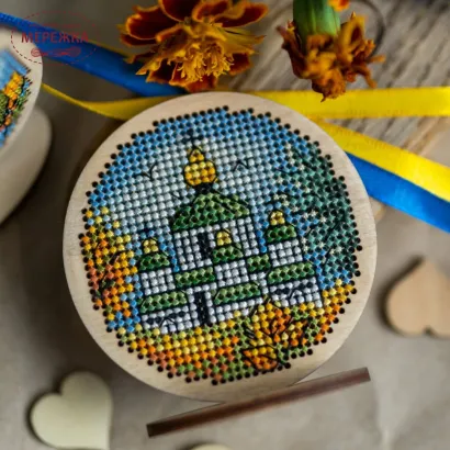 Фото Набір для вишивання хрестиком Затишні хрестики Осінній Київ (фанера підставка) М016