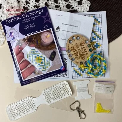 Фото Набір для вишивання хрестиком Сузір'я Єдинорога "Брелок" на білому 1022