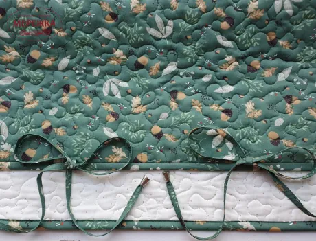 Фото JustCraft Рол для зберігання вишитих робіт з валиком, 32*50 см.(жолудь на зеленому)