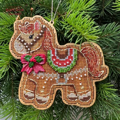 Фото Набір для вишивання хрестиком Kingdom of Handmade по дереву Пряник Конячка GB-05