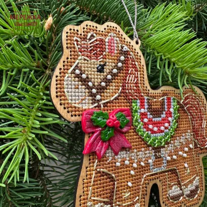 Фото Набір для вишивання хрестиком Kingdom of Handmade по дереву Пряник Конячка GB-05