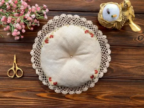 ФотоВікторія Попович Схема Kisses under the willow tree Biscornu (Біскорню Поцілунки під вербою)+пак бісеру (original) VP-018