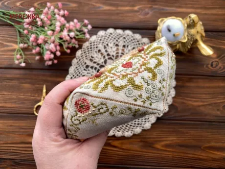 ФотоВікторія Попович Схема Kisses under the willow tree Biscornu (Біскорню Поцілунки під вербою)+пак бісеру (original) VP-018