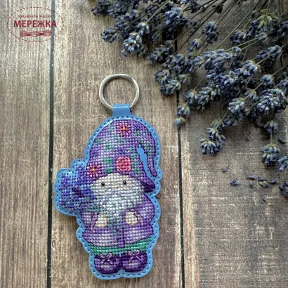 Фото Набір для вишивання хрестиком Kingdom of Handmade брелок на штучній шкірі Лавандовий гном KGD-13