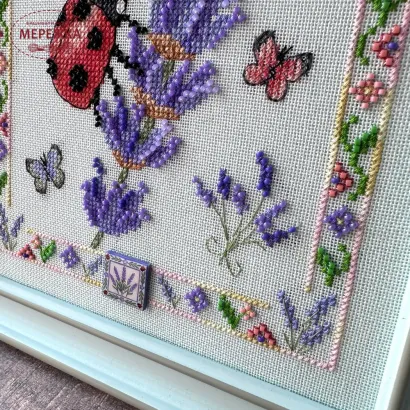 Фото Набір для вишивання хрестиком Kingdom of Handmade Бедрик на лаванді KGD-14