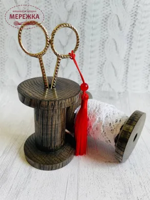 Фото котушка темне дерево