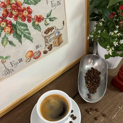 Фото Les Brodeuses Parisiennes Схема Etude au "Cafe" +тканина, пришивний шарм AECALL/CRE