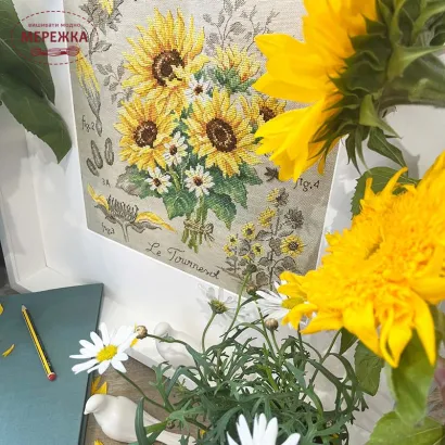 Фото Les Brodeuses Parisiennes Схема Etude aux Tournesils+тканина, пришивний шарм