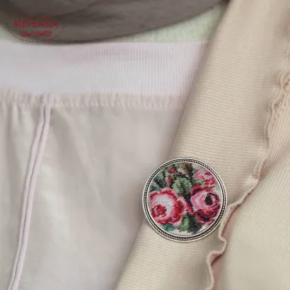 Фото набір для створення брошки у техніці мікровишивка МВ1202