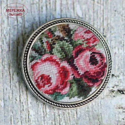 Фото набір для створення брошки у техніці мікровишивка МВ1202