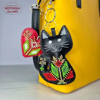 Фото Набір для вишивання бісером WonderlandCrafts шарм на сумку  на штучній шкірі FLBB-182