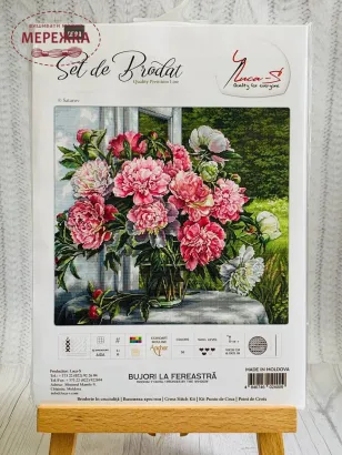 Фото набір для вишивання Лукас Піони коло вікна В594