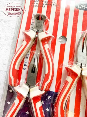 Фото набір інструментів для бісероплетіння