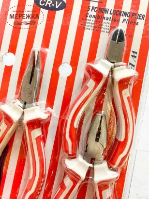 Фото набір інструментів для бісероплетіння