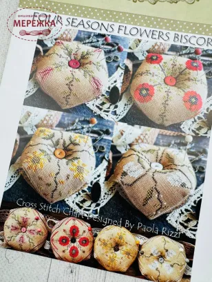 Фото Puntinipuntini Схема Four Seasons Flowers Biscornu + та декоративні гудзики