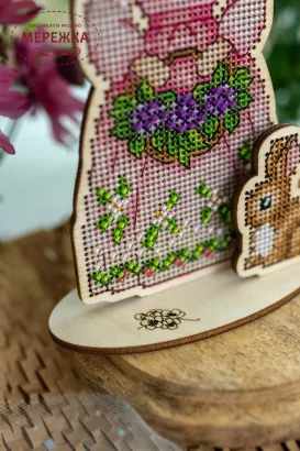 Фото Набір для вишивання хрестиком Затишні хрестики Дівчина Весна М018