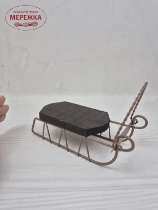 Фото Foxwood Crossings Medium Sled Ornament. Санчата під вишивку, 15,5х5.5х4 см 6554-80