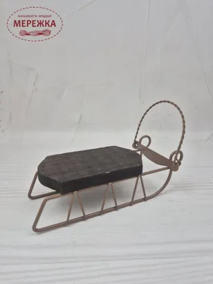 Фото Foxwood Crossings Medium Sled Ornament. Санчата під вишивку, 15,5х5.5х4 см 6554-80