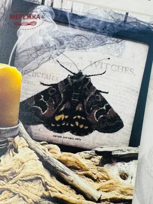 Фото The Primitive Hare Схема The Moth of Mother Shipton+тканина Witchcraft Smal 30 ct