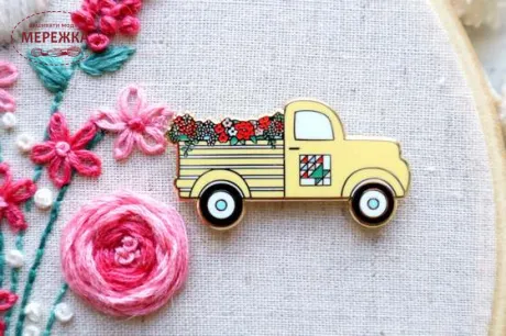 Фото Flamingo Toes Магнітний тримач для голок Spring Flower Vintage Truck